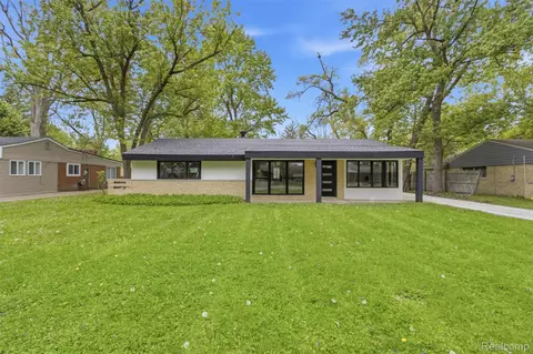 2483 Walce Dr, West Bloomfield, MI 48324