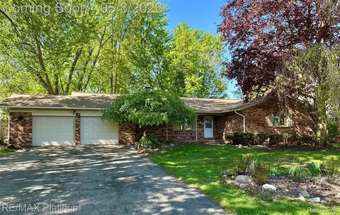 5248 Daniel Dr, Brighton, MI 48114