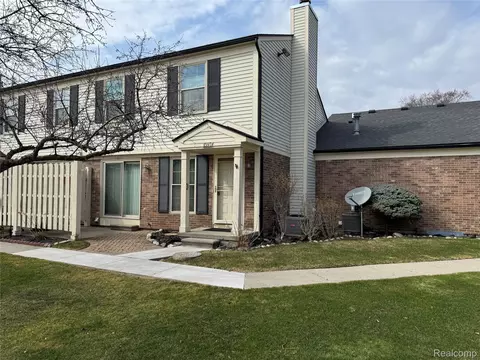 1597 Dover Hl S, Walled Lake, MI 48390