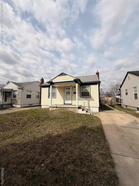 13272 Pullman St, Southgate, MI 48195