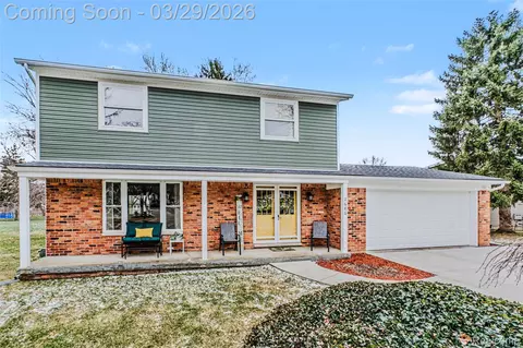2686 Campbellgate Dr, Waterford, MI 48329