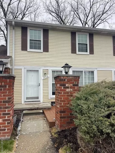 39508 Old Dominion Dr, Clinton Township, MI 48038