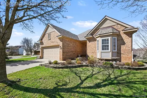 30949 Tanglewood Dr, Novi, MI 48377