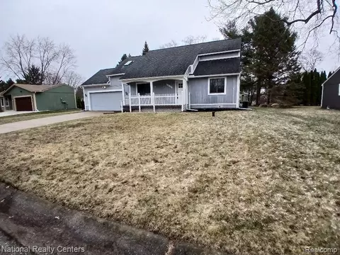 3180 Jennella Dr, Commerce, MI 48390