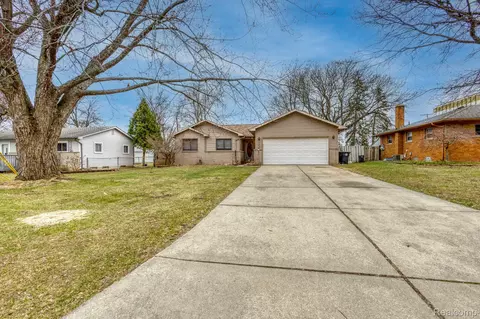 19249 Parkville St, Livonia, MI 48152