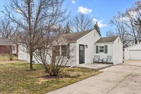 2625 Hessel Ave, Rochester Hills, MI 48307