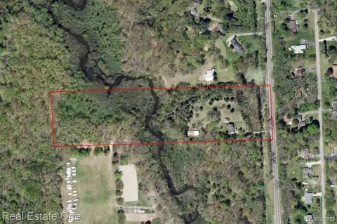 2400 Still Meadow Ln, Highland, MI 48356