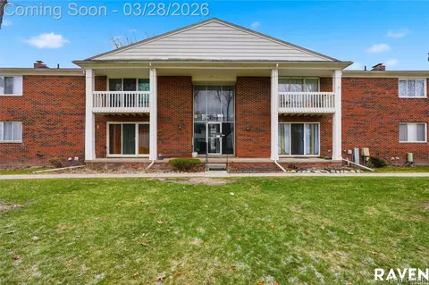 42450 Sheldon Pl #212, Clinton Township, MI 48038