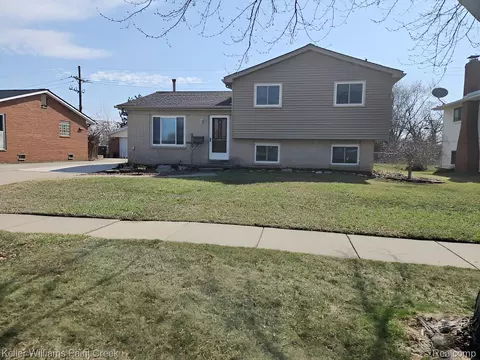 3210 Cero Dr, Sterling Heights, MI 48310
