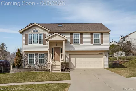 15044 Burrows Dr, Holly, MI 48442