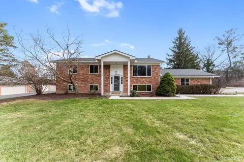36445 Quakertown Ln, Farmington Hills, MI 48331