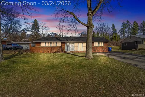 716 Joyceil Dr, Waterford, MI 48328