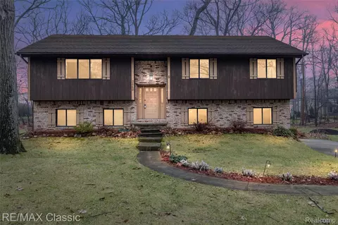 3642 Ashview St, West Bloomfield, MI 48324