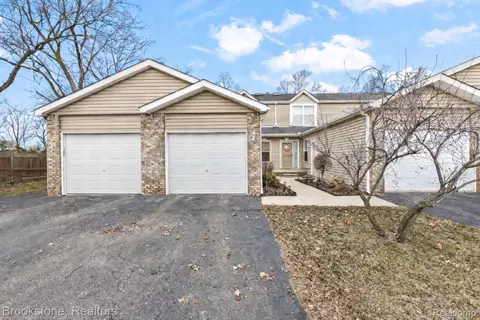 19512 Stanford Ln #7, Roseville, MI 48066