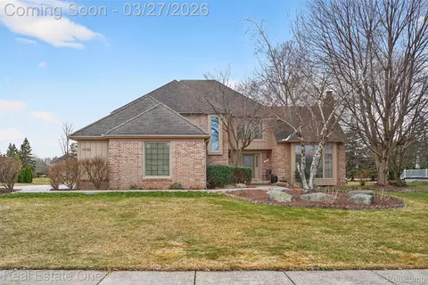 6621 Hill Top Dr, Troy, MI 48098
