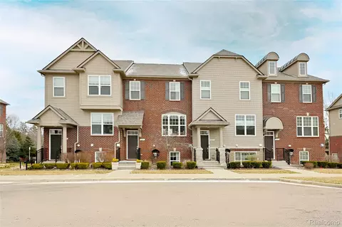 2817 Hartwick Dr, Rochester Hills, MI 48307