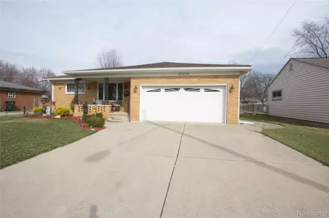 30208 Maplegrove St, Saint Clair Shores, MI 48082