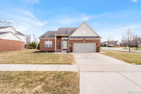 21196 Oak Ridge Dr, Clinton Township, MI 48036