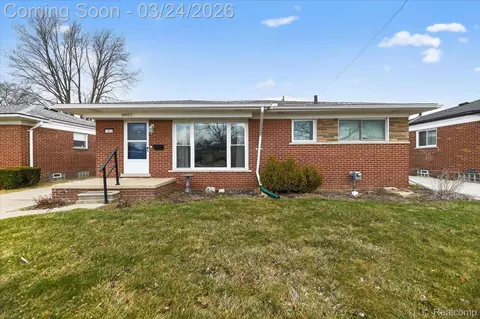 18053 Airport Rd, Fraser, MI 48026