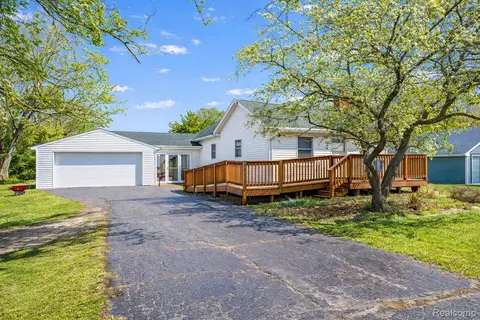 2190 W Maple Ave, Flint, MI 48507
