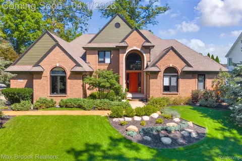 3370 Sutton Ln, Commerce, MI 48390