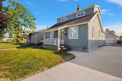 2065 Morris Ave, Lincoln Park, MI 48146