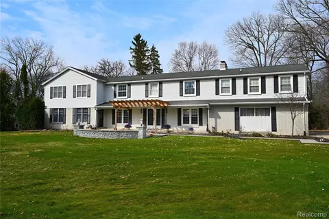 5100 Kings Gate Way, Bloomfield Township, MI 48302