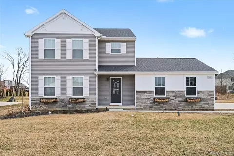 7095 Primrose Ln, Grand Blanc, MI 48439