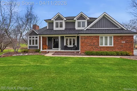 8757 Pebble Creek Dr, Pinckney, MI 48169