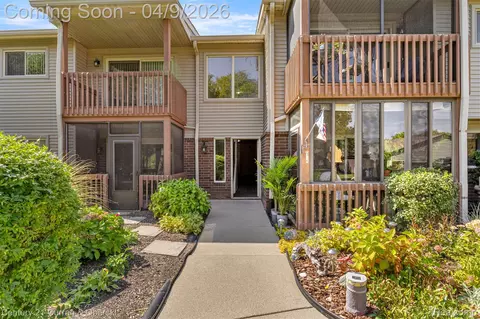 10161 Nancys Blvd #92, Grosse Ile, MI 48138
