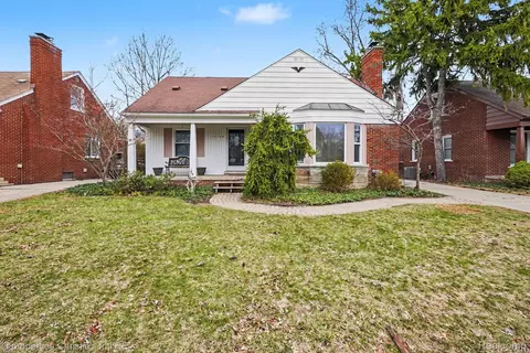 13146 Hart Ave, Huntington Woods, MI 48070