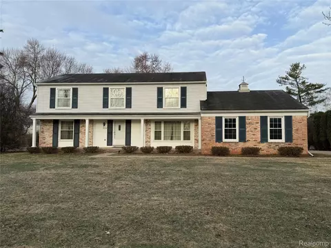 3254 E Bradford Dr, Bloomfield Hills, MI 48301
