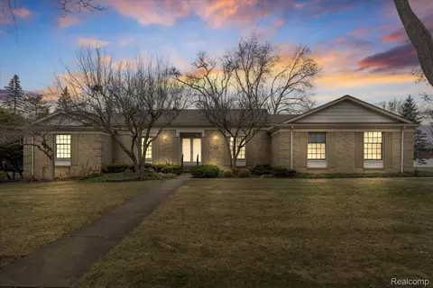 19010 Lacrosse Ave, Lathrup Village, MI 48076