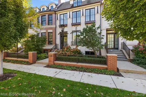 625 W Brown St, Birmingham, MI 48009