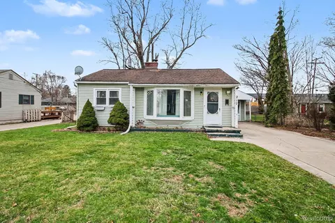 217 N 5th St, Brighton, MI 48116