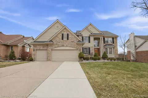 18578 Glengarry Dr, Livonia, MI 48152