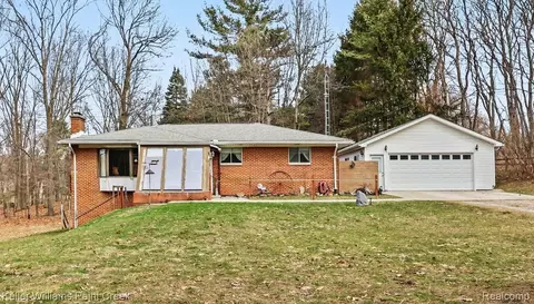 1592 Indianwood Rd, Orion, MI 48362