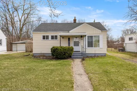 6327 Hunt St, Romulus, MI 48174