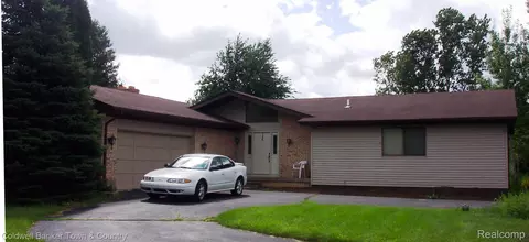 8777 Tamarack Dr, Brighton, MI 48116