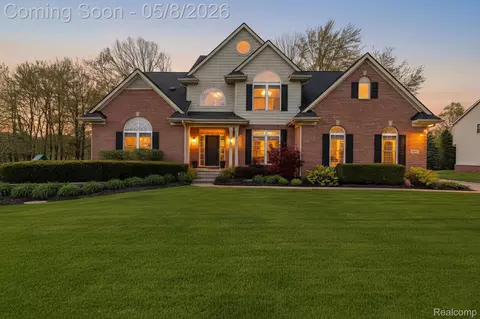 458 Kent Way, White Lake, MI 48383