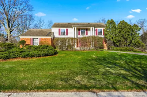 4268 Covered Bridge Rd, Bloomfield Hills, MI 48302