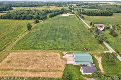 8424 Oak Rd, Millington, MI 48746