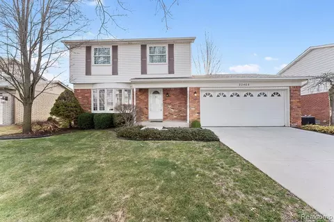 22405 Foxcroft St, Woodhaven, MI 48183