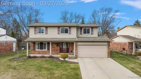 1711 Crestline Dr, Troy, MI 48083