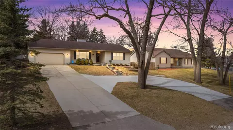 1501 Miller Rd, Lake Orion, MI 48362
