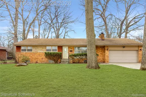 19341 Nadol Dr, Southfield, MI 48075