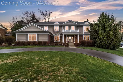 725 Woodchester Dr, Bloomfield Hills, MI 48304