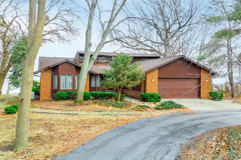 27981 Elba Rd, Grosse Ile, MI 48138
