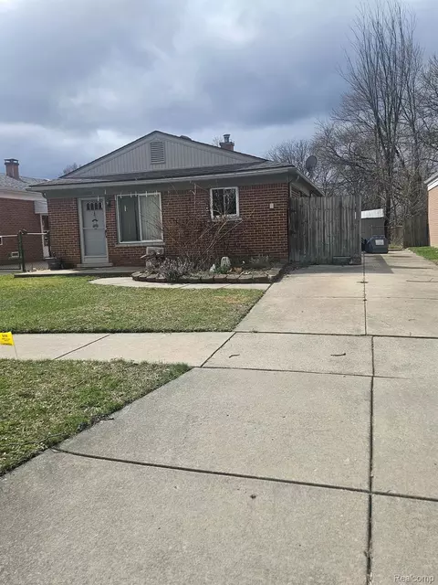 5608 Detroit, Dearborn Heights, MI 48125
