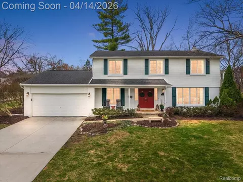 31251 Heath Ct, Beverly Hills, MI 48025